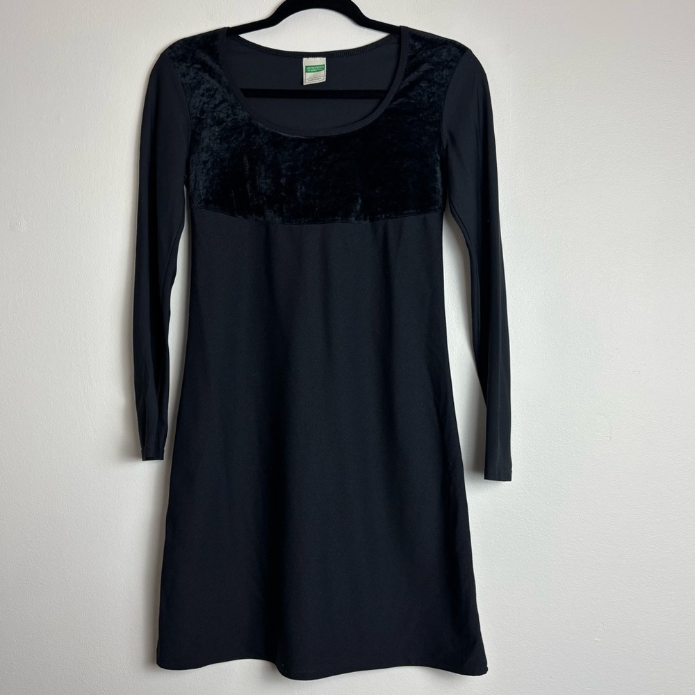 Vintage United Colors of Benetton black long sleeve dress with velvet bust XS